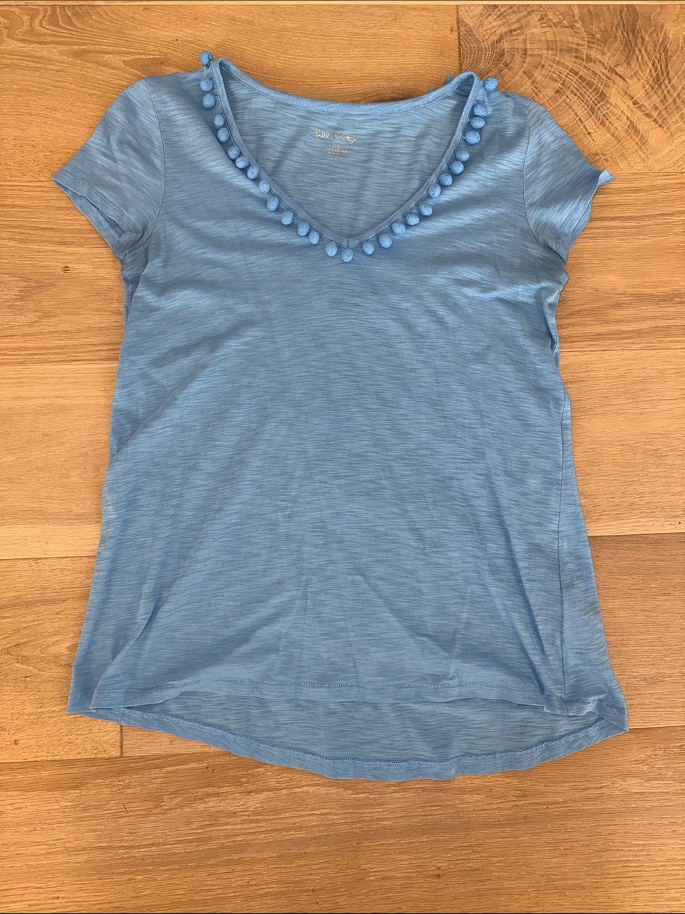 Lilly Pulitzer Light Blue Short-Sleeve V-Neck Women’s Tee, Pom Detail size xs